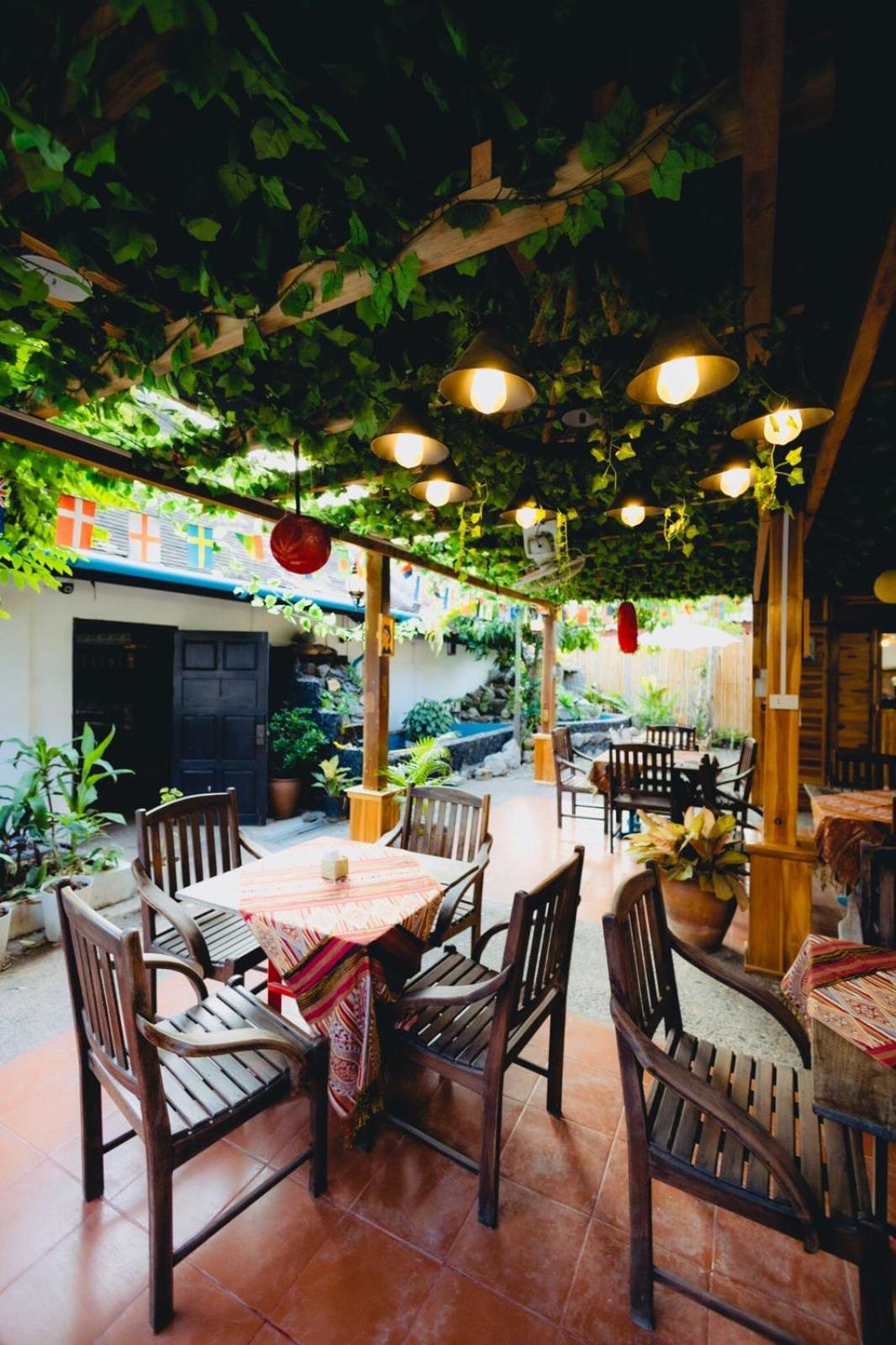 Chanthavong Hostel Luang Prabang Buitenkant foto